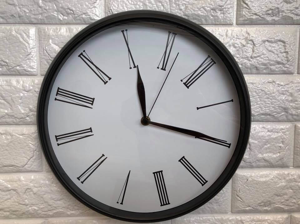 đồng hồ treo tường số la mã