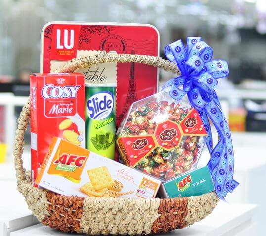 Giỏ bánh kẹo Tết