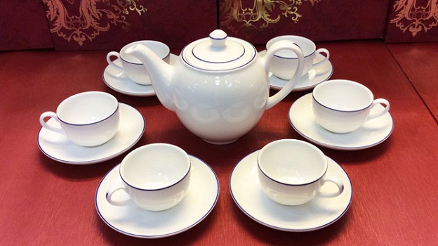 bộ ấm chén làm quà tân gia nhà bạn trai